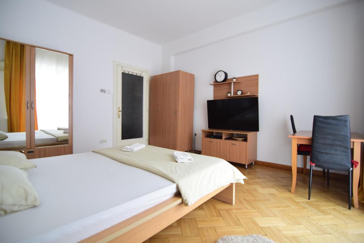 Resedinta Lui Calin - Calea Victoriei Near Royal Palace Bukurešť Exteriér fotografie