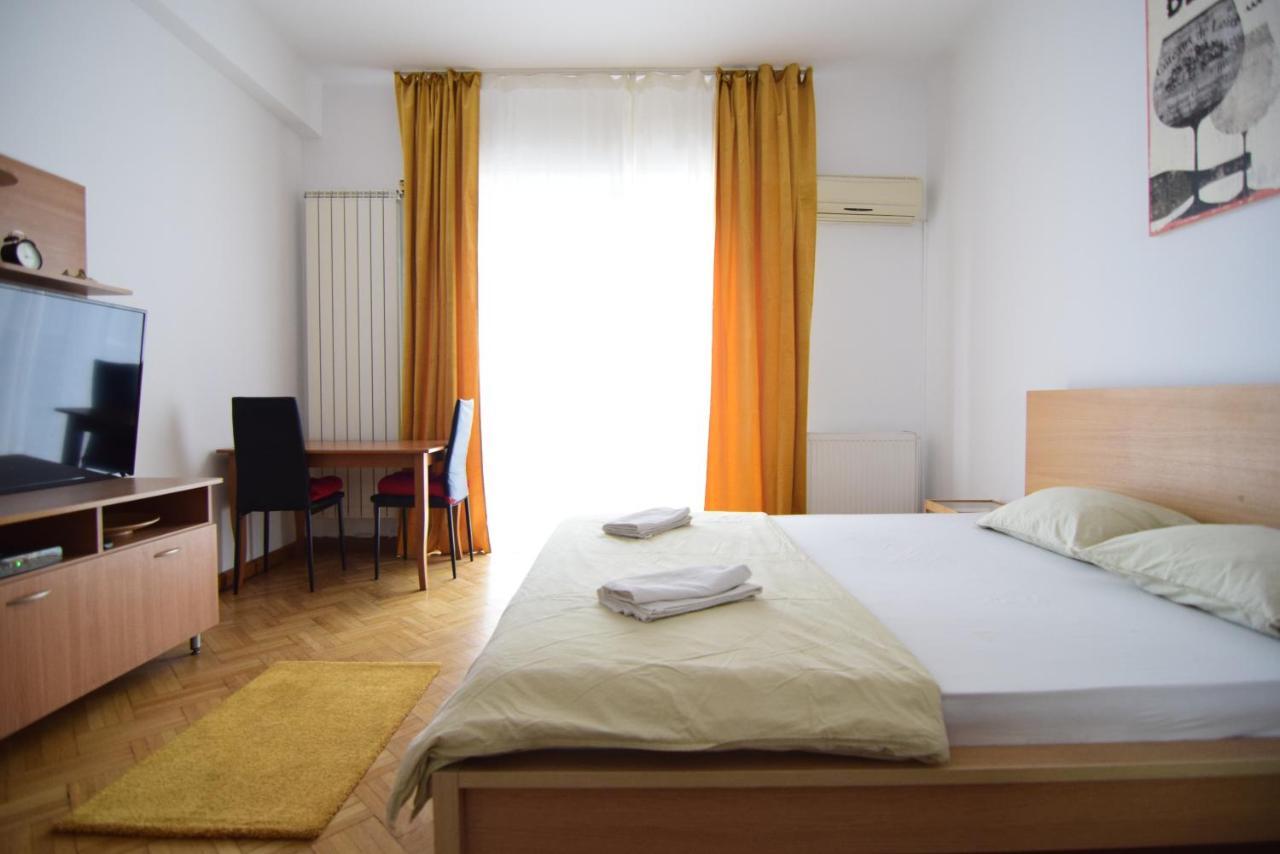 Resedinta Lui Calin - Calea Victoriei Near Royal Palace Bukurešť Exteriér fotografie